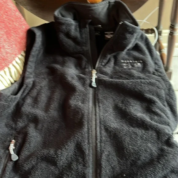 Beautiful mountain hardware vest - Picture 1 of 8